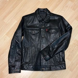 COPY - Levi’s Pebble leather Jean jacket men’s M. small nick in collar